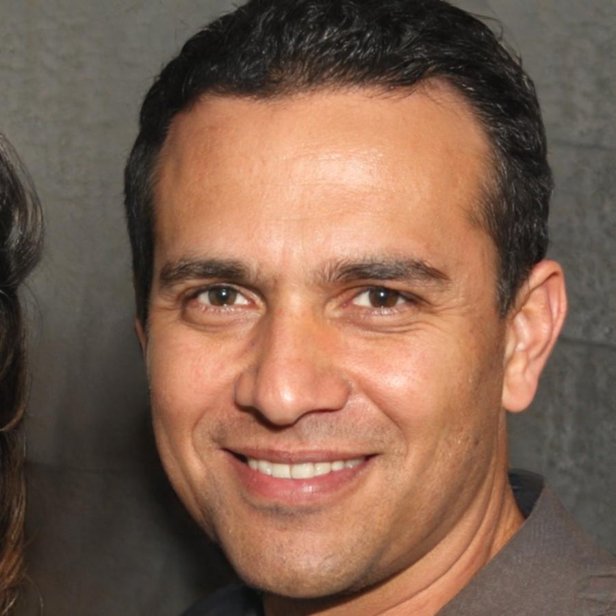 Instructor Tavish Quinlan explaining cash flow analysis